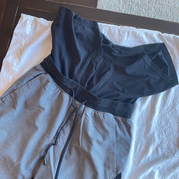 Lululemon men’s gray and black shorts with liner - Picture 3 of 4